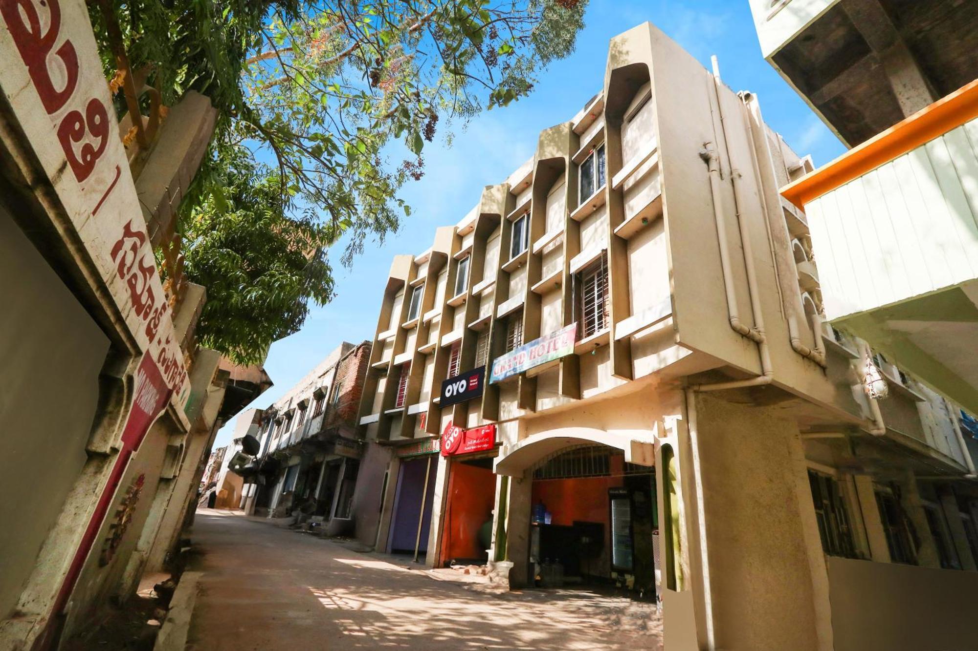 Oyo 71906格兰德酒店及旅馆 Sangareddy 外观 照片